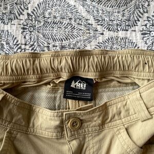 Women’s REI pants/shorts